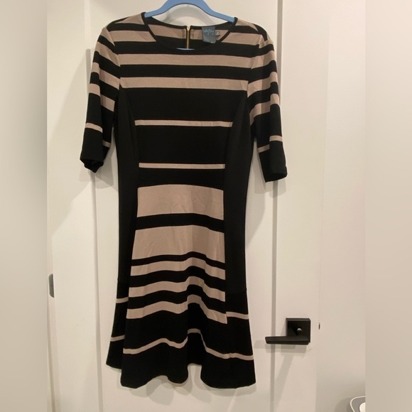 Gabby Skye Black And Beige 3/4 Sleeve Dress Sz 10 - Picture 5 of 16